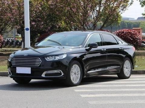 5米长，比迈腾大两圈，丐版就有全景天窗，20万买到大呼真划算