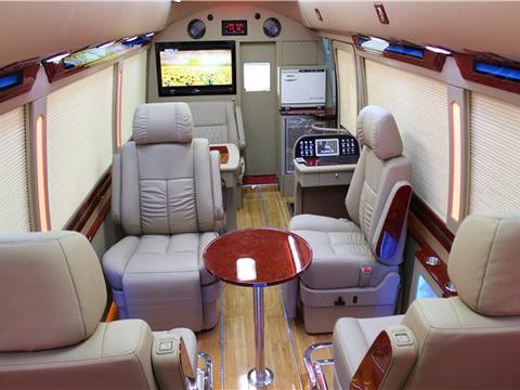 丰田考斯特/柯斯达全车配备桃木装饰效果