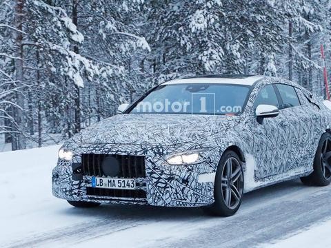 保时捷panamera的销量想上涨很难，因为汽车老大哥奔驰终于加入了