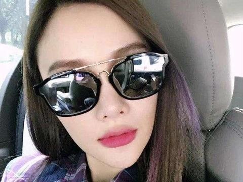 知道李小璐和贾乃亮都开什么豪车？！