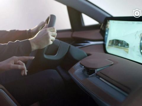 扬言干掉奥迪Q5！这款新车搭载50寸大屏，连开门都是人脸识别