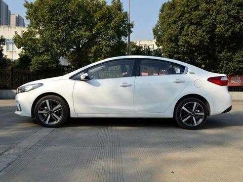 这款车相比现代朗动同搭载1.6L发动机，性价比更高，外观更帅