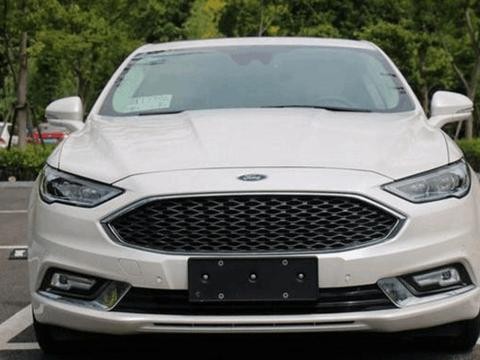 帕萨特的强敌，如今狂降四万，外观惊艳旋钮挂档