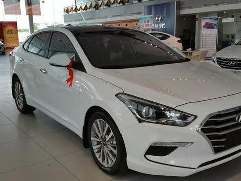 这款合资B级车为了抢占市场，降3.5万，相当厚道，还买啥帕萨特