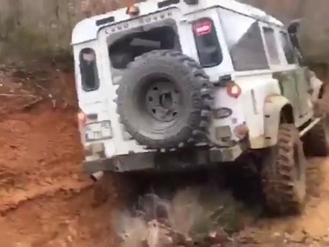 路虎卫士挑战高难度越野实战