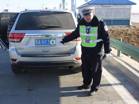 思域一路狂飙，可不料过了个减速带，直接把12分给颠没了！