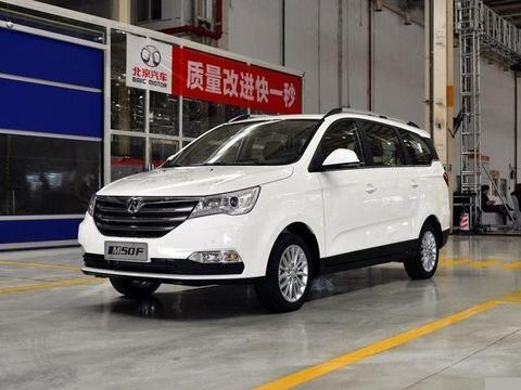 宝骏730“着急”了,这车比它大,中配就有ESP,倒车影像,悬浮彩屏