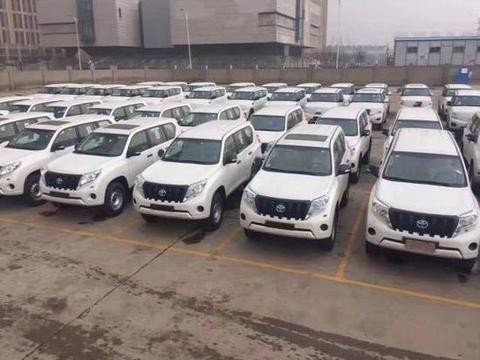 天津港17款普拉多2700改装好2万？中东版后挂天窗34万现车手续齐?