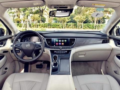 如果只看内饰，别克君越和大众迈腾，你更喜欢哪一款？