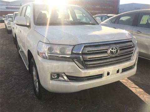 18款酷路泽4000与17款丰田陆巡4000对比有哪些区别现车最新报价