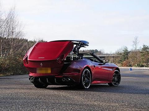 开百万超跑参加农村婚礼，本想炫耀，结果被狠狠打脸