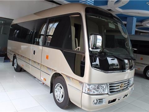 丰田考斯特车身庄重感与豪华感合而为一