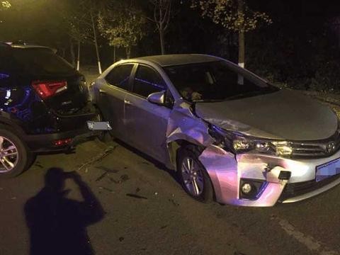 卡罗拉与宝骏560相撞，日系车主：你这面包车还真不错