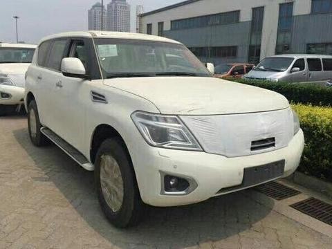 18款日产尼桑途乐给人留下的最深刻印象莫过于庞大的车身