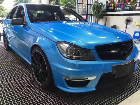 奔驰C63汽车改色贴膜水晶天空蓝效果图 养眼舒服