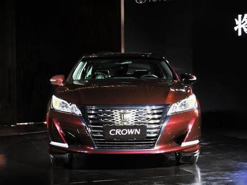 丰田第十五代皇冠, 超高颜值2.5升发动机, 全面进化, 年轻动感!