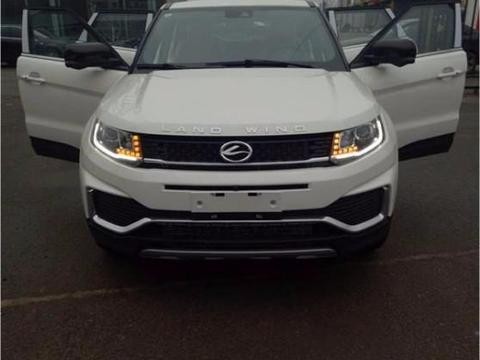 男子提新款陆风X7，车主：改款后就不像路虎极光了，很后悔