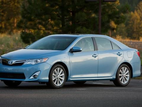 2018丰田凯美瑞比前辈更低，更年轻，更好看，18年雅阁比不过它