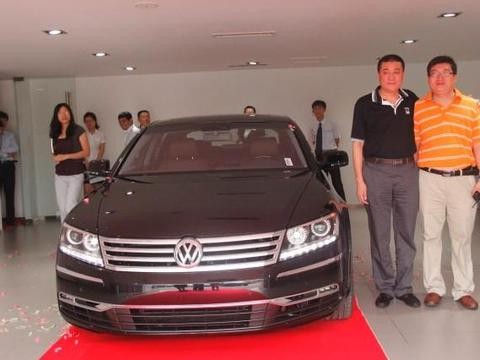 买辉腾送途锐: 山东大老板抛金268万买下大众辉腾！