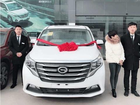 全国首位传祺GM8女车主诞生,外观不输埃尔法,头等舱般享受