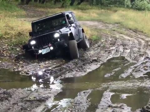 吉普牧马人户外挑战越野