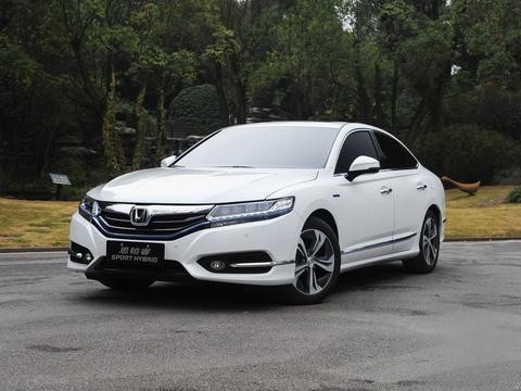 主打商务的中型车添加运动因素 这两款车你能接受？