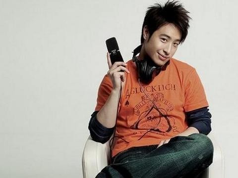 潘玮柏年挣一亿，喜欢买限量跑车，但所有车加起来不及这块手表