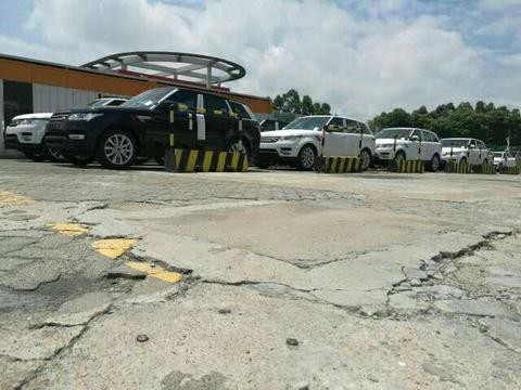 2017款路虎揽胜运动版可以说是豪华SUV的始祖