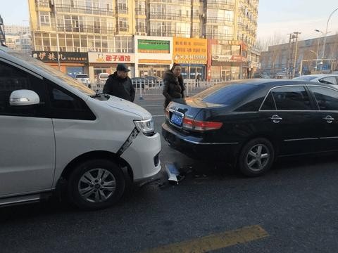 瑞风M3马路追尾本田雅阁, 车主: 国产车和日系车的差距也太大了吧