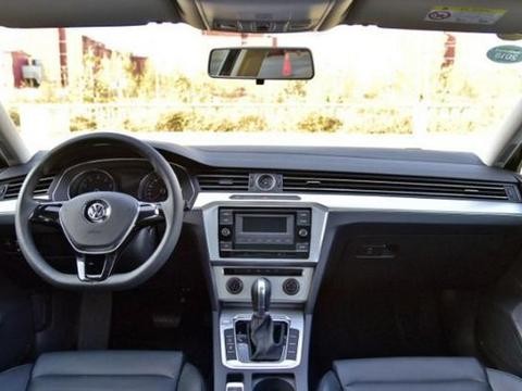 24万刚入手的迈腾开到加油站，加油小哥一个建议让车主瞬间明白了