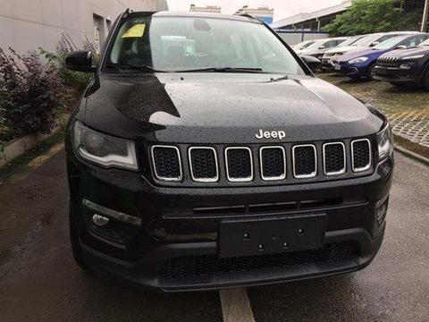 欧蓝德被逼近绝路! 这硬汉SUV再降3万, 仅14万起, 比汉兰达厚道