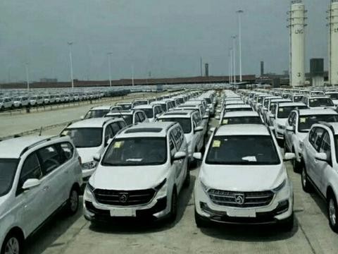 大量宝骏530发往全国4S店, 1.5T售7.88万, 又要排队抢车了