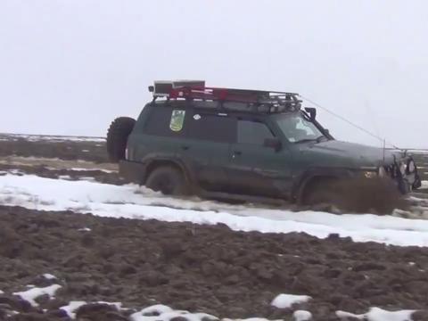 三菱L200、日产途乐冬季户外挑战越野实战