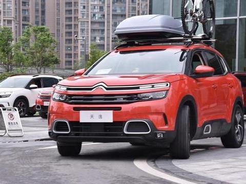 外观10年后都不过时，悬浮车顶+电子档把，卖18万月销6000