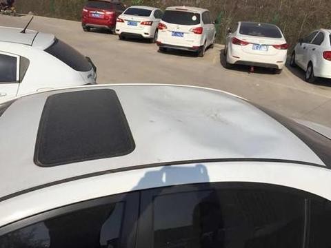 吉利“销量王”：新车自己凹大洞，4S店却这么回应？