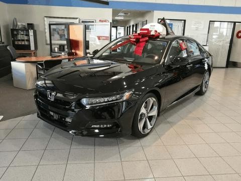 首提十代本田雅阁, 车主: 内饰科技感更强, 后排空间比老款更大