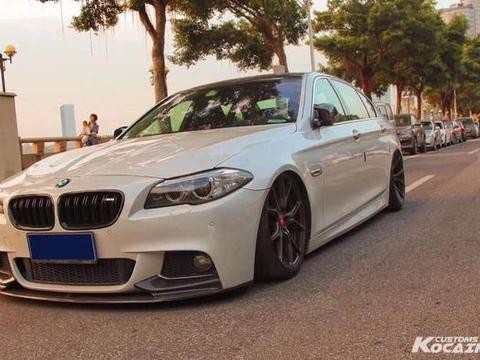 以正确的方式玩改装车 宝马5系改装气动避震降低车身玩低趴
