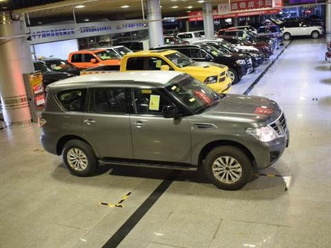 天津港高颜值大块头，银灰色日产途乐，大气磅礴的气质