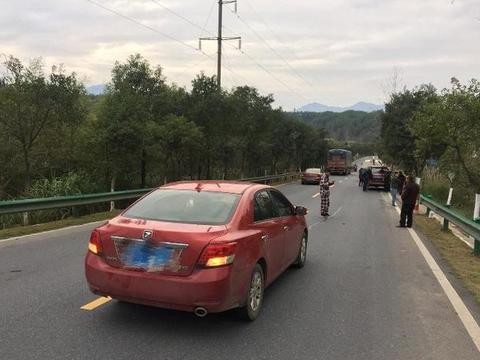 众泰Z300公路追尾福特撼路者，两车的差距大到车主想打人