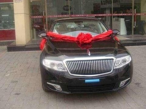 河南小伙28万提红旗H7, 交车仪式隆重, 小伙: 比奥迪更有面子