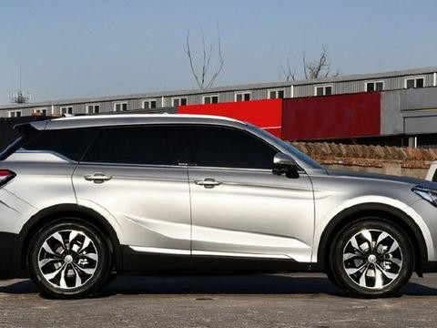 搭载宝马1.5T引擎，比途观大一圈，颜值不输CRV