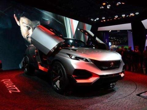 ​比CX-4科幻, 飞机舱式的内饰， 配宝马动力