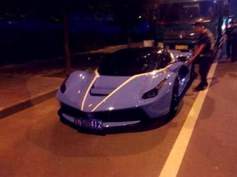 透过李小璐“夜宿门”, 发现一个有趣的事, 当时的那辆宾利飞驰……