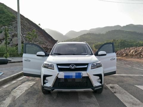 在朋友的婚车队里看见S6,我提了S5，外观内饰设计吸引了我