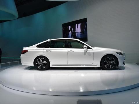 2018款丰田皇冠车型已经正式上市！