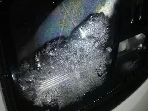 灯内起雾又结冰，领克01的的大灯“现大眼了”！