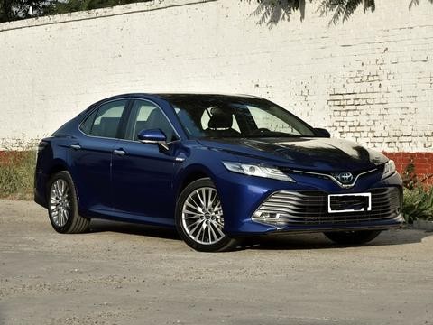 脑子一热18万提全新凯美瑞，油耗低档次高，朋友都说比帕萨特好