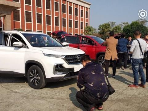 宝骏530刚上路就被围的水泄不通！7万多的售价，谁还去买哈弗呀