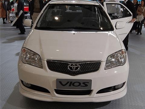 一汽丰田推出的第一款车, 开七八年无大修, 现在6万就能买!！