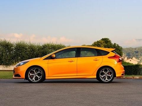 10万预算买啥车划算？力排众议的我坚持选择美系两厢福克斯